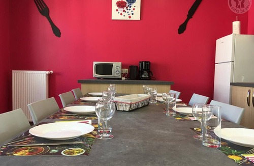 Aniche Cottage | Cottage for 8 in Aniche, private garden, parking, Wi-Fi