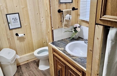 Sandy Hook Cottage | Cottage for rent in Gimli MB. Sanitized and Cleaned beetween bookings