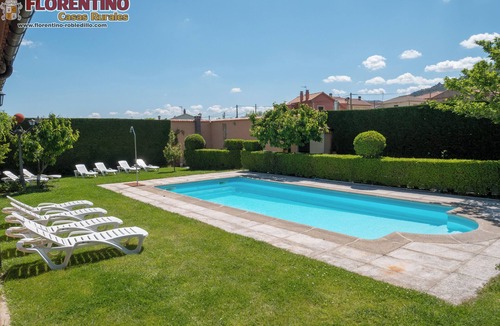 Robledillo Cottage | Cottage for up to 14 people with pool near Ávila - CASAS RURALES FLORENTINO