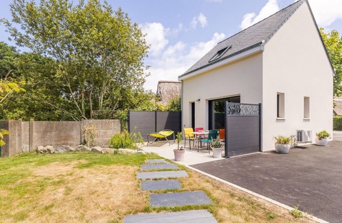 La Chapelle-des-Marais Cottage | Cottage in Brière with garden and terrace