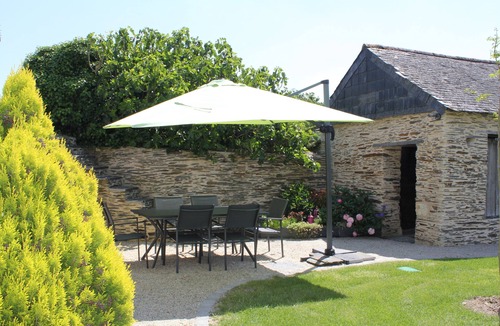 Juigne-sur-Loire House | cottage in longère angevine with swimming pool