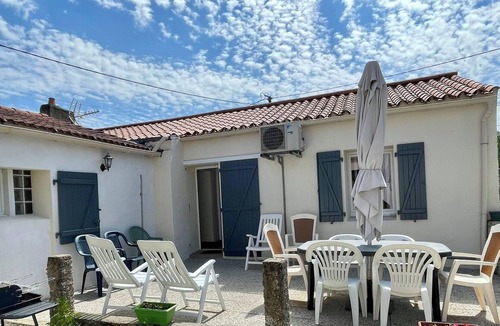 Saint-Julien-des-Landes Cottage | Cottage in the village center - 6 guests