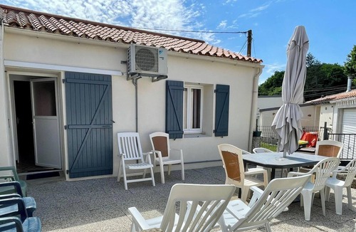 Saint-Julien-des-Landes Cottage | Cottage in the village center - 6 guests