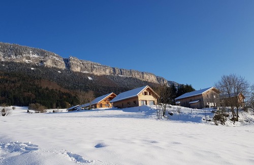 Saint-Julien-en-Vercors Ski Chalet | Cottage in a wooden chalet in the heart of Vercors