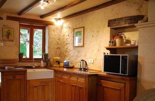 Saint-Martin-de-Riberac Cottage | Cottage 'Pas de Soucis' with shared pool