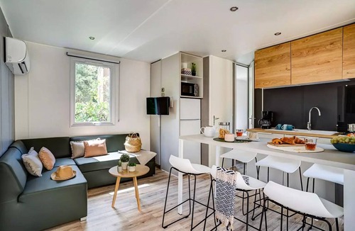 Maisons-Laffitte House | Cottage Friends 7 rooms 10 persons Air-conditioned *