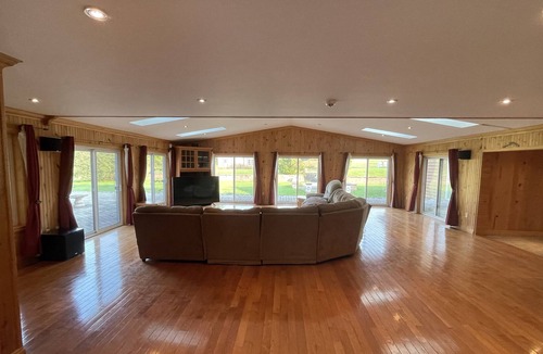 Marmora Cottage | Cottage Getaway with Indoor Pool