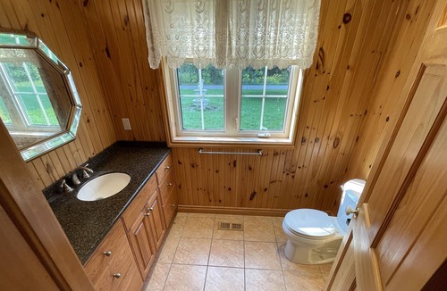 Marmora Cottage | Cottage Getaway with Indoor Pool