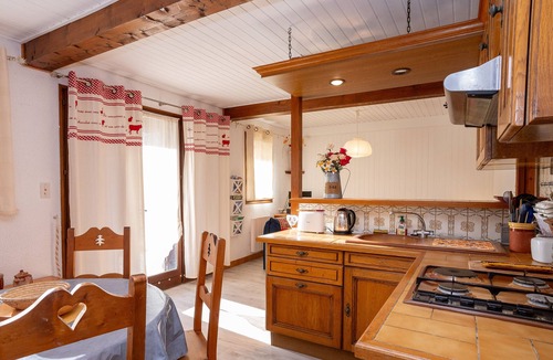 Aillon-le-Jerune Ski Chalet | Cottage "Gite 4 Personnes" with Mountain View & Shared Terrace