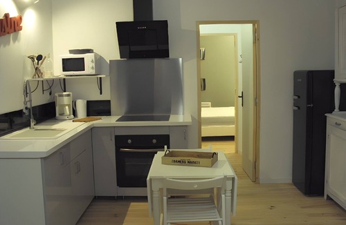 Sarrians Cottage | Cottage 'Gîte Chez Augustine' with Wi-Fi and Air Conditioning