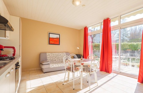 Pradons Cottage | Cottage 'Gîte Coquelicot' with Shared Pool, Wi-Fi and Air Conditioning
