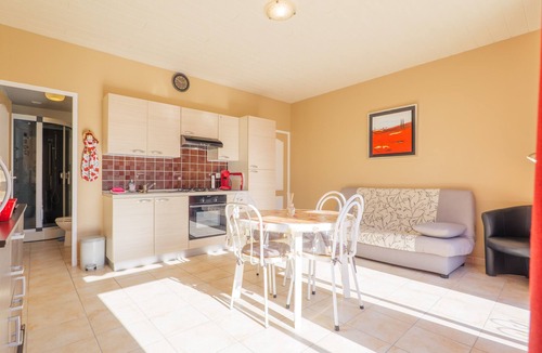 Pradons Cottage | Cottage 'Gîte Coquelicot' with Shared Pool, Wi-Fi and Air Conditioning