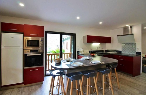 Guchan House | Cottage 'Gite De Charme A Guchan Avec Vue' with Private Terrace, Balcony and Wi-Fi