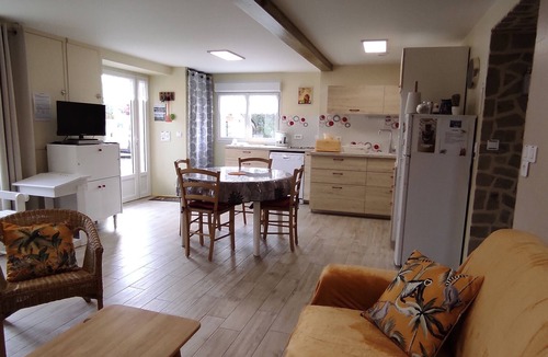 Bain-de-Bretagne House | Cottage 'Gîte Des Huttes' with Private Terrace, Private Garden and Wi-Fi