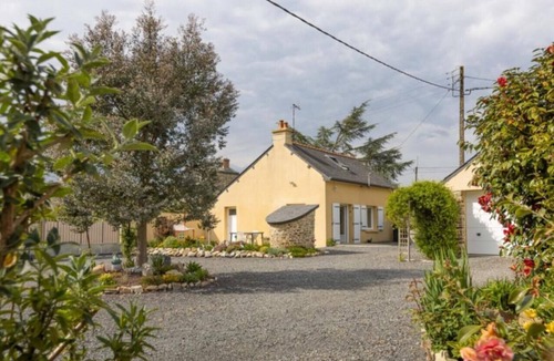 Bain-de-Bretagne House | Cottage 'Gîte Des Huttes' with Private Terrace, Private Garden and Wi-Fi
