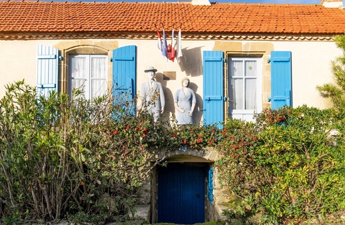 La Barre-de-Monts House | Cottage 'Gite Du Logis Du Capitaine' with Private Garden and Wi-Fi