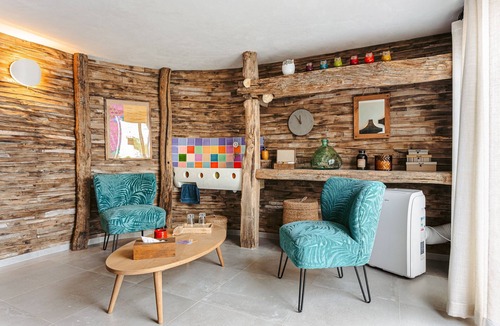 Pissotte House | Cottage 'Gite Les 3 Piliers' with Private Terrace, Shared Garden and Wi-Fi