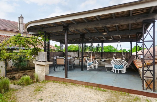 Pissotte House | Cottage 'Gite Les 3 Piliers' with Private Terrace, Shared Garden and Wi-Fi