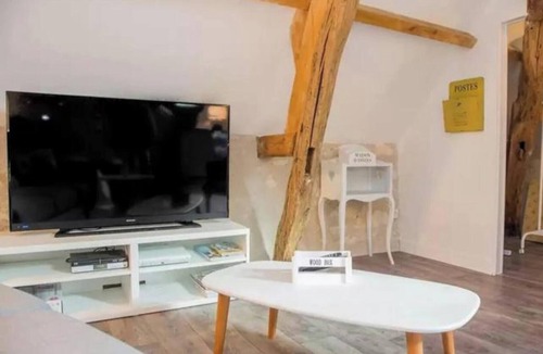 Les Ormes Cottage | Cottage 'Gîte Pierre D'argenson' with Shared Pool, Private Terrace and Wi-Fi