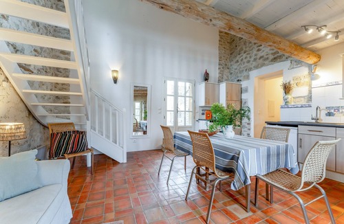 Lussan Cottage | Cottage 'Gite Pour 4 À 6 Personne' with Shared Pool, Shared Terrace and Wi-Fi