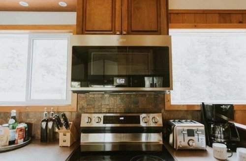 Calabogie Cottage | Cottage Hot Tub + Sauna {Golf}