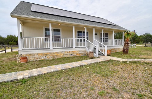 Ingram House | Cottage House, 3BR/2BA, Sleeps 8, Porch, Grill, Firepit