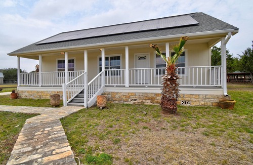 Ingram House | Cottage House, 3BR/2BA, Sleeps 8, Porch, Grill, Firepit