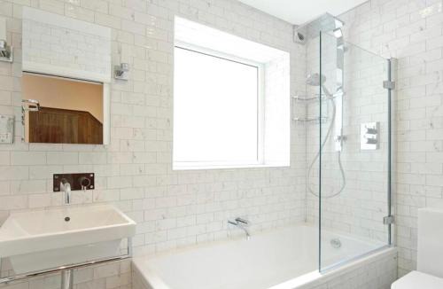 Northampton House | Cottage house