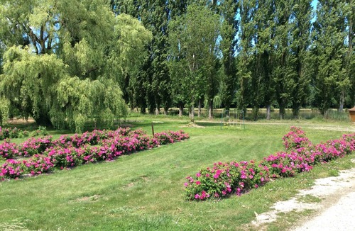 Les Marets House | Cottage in 8 ha park with lake, toys/swing set/ping pong,. Paris 80km. Pêche