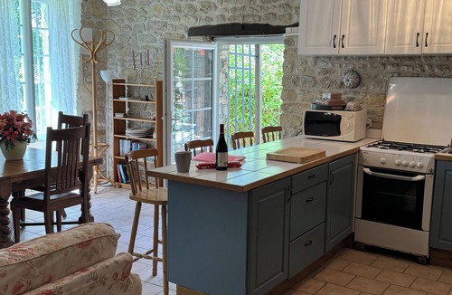 Lozay Cottage | Cottage In A Peaceful Location