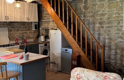 Lozay Cottage | Cottage In A Peaceful Location