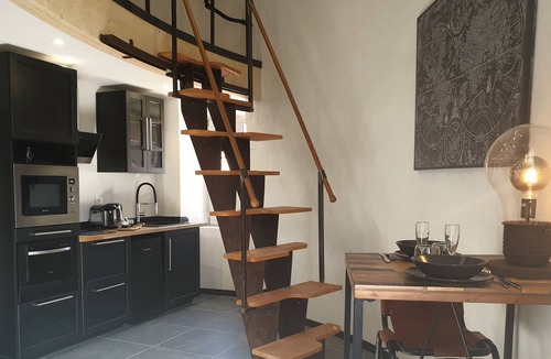 Paroisse Saint-Vincent-de-Paul Apartment | Cottage in a tower
