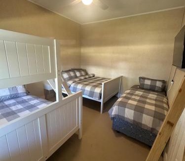 Barmera House | Cottage in Barmera