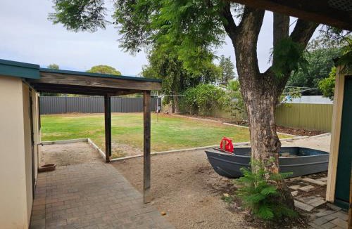 Barmera House | Cottage in Barmera