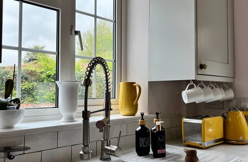 Oakley House | Cottage in Basingstoke