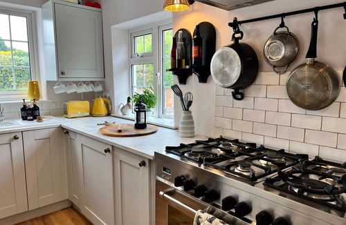 Oakley House | Cottage in Basingstoke