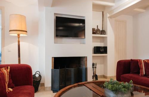 Castellnou de Bages House | Cottage in Castellnou with Forest Trails