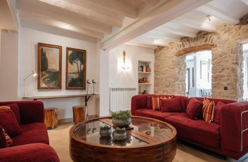 Castellnou de Bages House | Cottage in Castellnou with Forest Trails