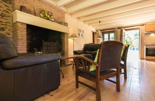 Chalais Cottage | Cottage in Chaleix near Forest and Lake