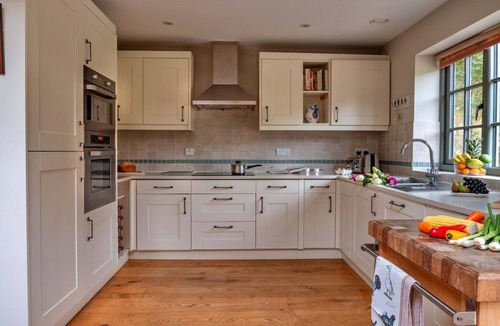 Kingham Cottage | Cottage in Cotswolds with Private Pool Access