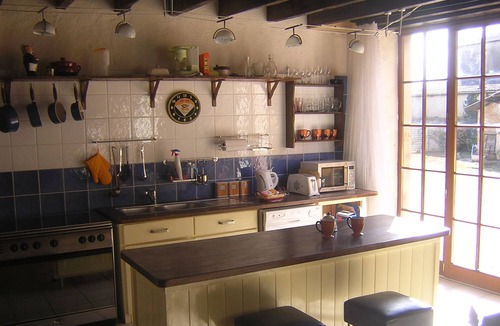 Bazoges-en-Pareds Cottage | Cottage In Delightful Vendee Medieval Village with heated swimming pool