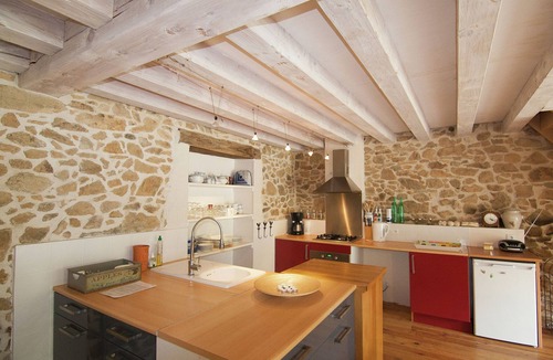 Roussines Cottage | Cottage in Dordogne with Accessible Terrace