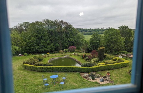 Langres Apartment | Cottage in former rectory with park in Langres