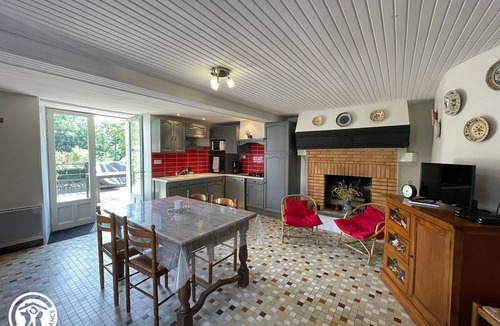 Vouvant Cottage | Cottage in medieval Vouvant with private parking, 4 bedrooms