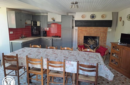 Vouvant Cottage | Cottage in medieval Vouvant with private parking, 4 bedrooms