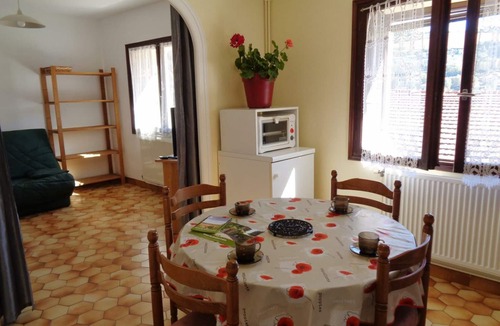 La Valla-en-Gier Cottage | Cottage in Pilat Park, pets allowed