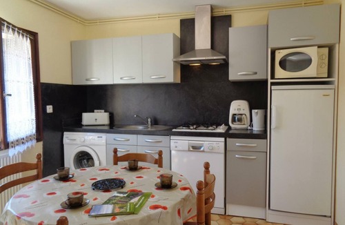 La Valla-en-Gier Cottage | Cottage in Pilat Park, pets allowed