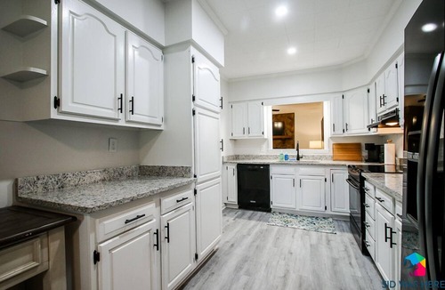 Richmond Hill House | Cottage in Richmond Hill, Pet Friendly with King Bed
