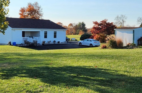 Boyds Cottage | Cottage in the Country, walk to miles of hiking trails, close to restaurants