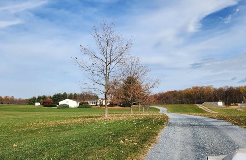 Boyds Cottage | Cottage in the Country, walk to miles of hiking trails, close to restaurants